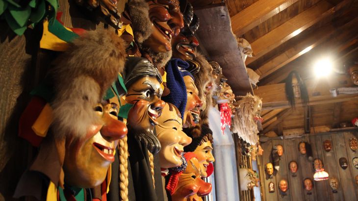 Ausstellung von Fasnachtsmasken in der Narrenscheune